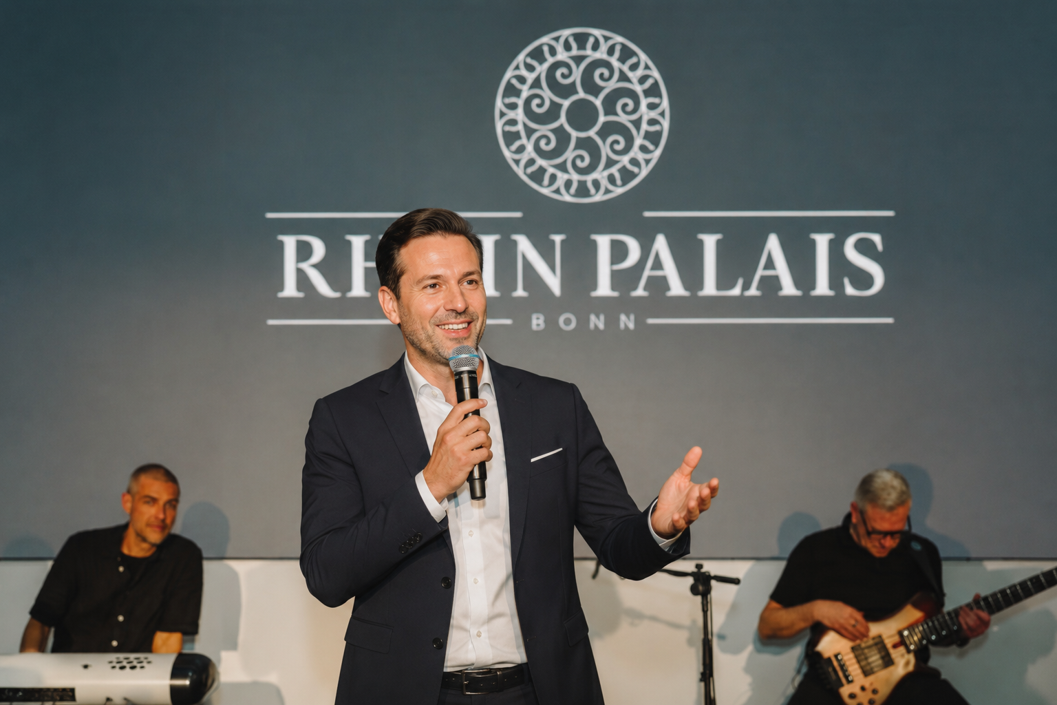 Forum I — Medienwand mit Vortrag