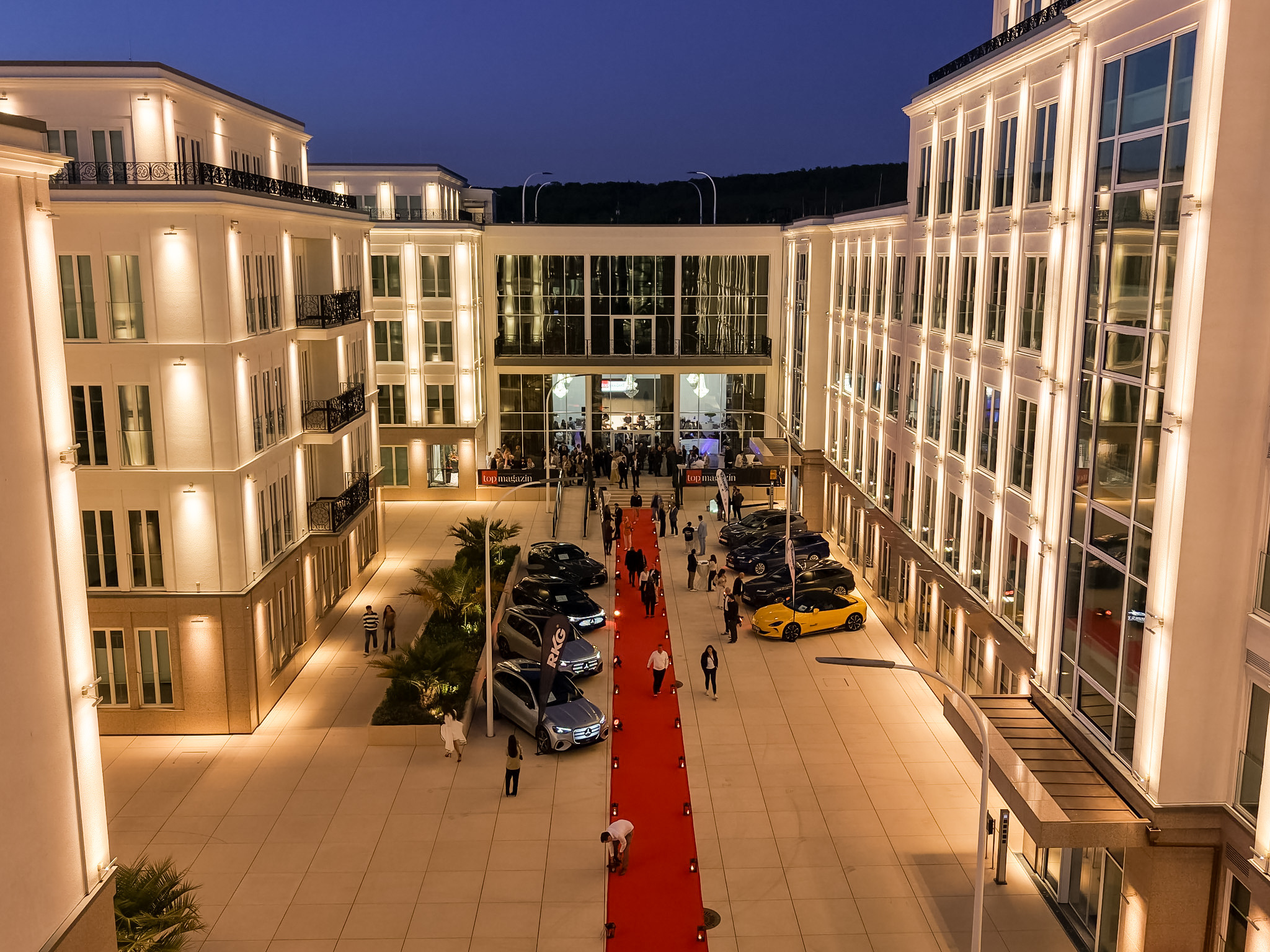 Rhein-Palais Bonn — Innenhof bei Nacht